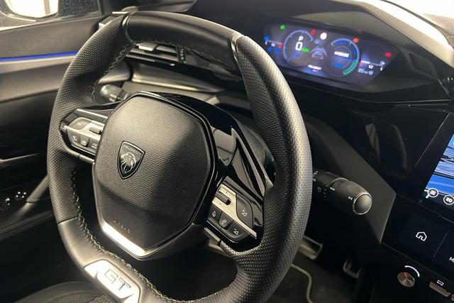 Peugeot 408 PHEV 225 e-EAT8 GT 