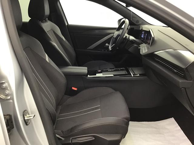 Opel Astra GS 1.2 GASOLINE 130hp 