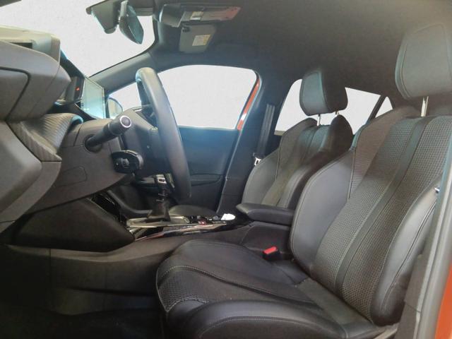 Peugeot 2008 GT 1.2L PureTech 130 S&S (3-cylinder) - 6-speed manual 