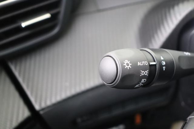 Peugeot 2008 Allure Hybrid 145 hp e-DSC6 