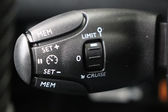 Peugeot 2008 Allure Hybrid 145 hp e-DSC6 