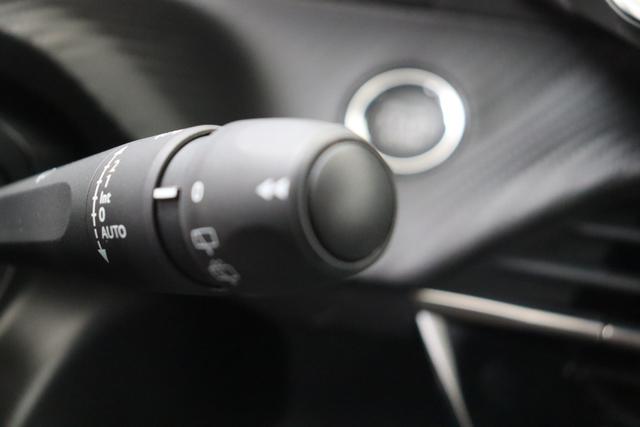 Peugeot 2008 Allure Hybrid 145 hp e-DSC6 