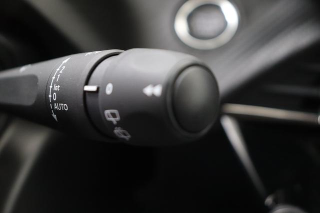 Peugeot 2008 Allure Hybrid 145 hp e-DSC6 