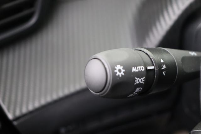 Peugeot 2008 Allure Hybrid 145 hp e-DSC6 