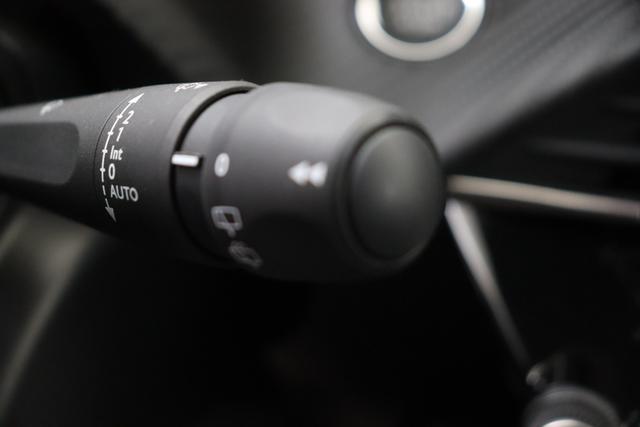 Peugeot 2008 Allure Hybrid 145 hp e-DSC6 