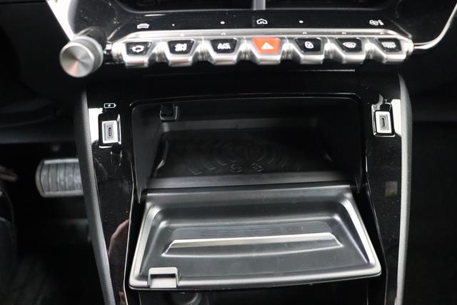 Peugeot 2008 Allure Hybrid 145 hp e-DSC6 