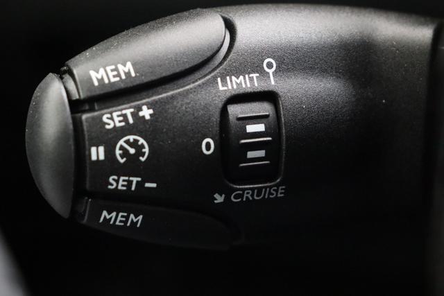 Peugeot 2008 Allure 1.2 Turbo 100 hp Man. 6 