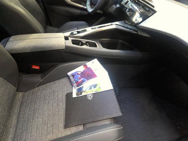 Peugeot 3008 Allure Hybrid 145 (1.2L, e-DCS6) 