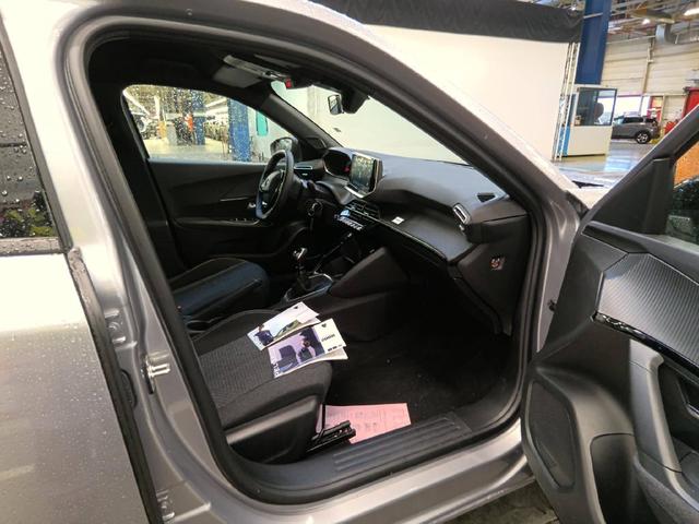 Peugeot 2008 Style 1.2L (1199cc) 100hp S&S (manual 6-speed) 