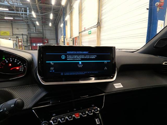 Peugeot 2008 Style 1.2L (1199cc) 100hp S&S (manual 6-speed) 