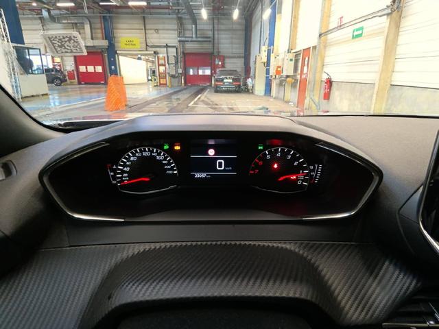 Peugeot 2008 Style 1.2L (1199cc) 100hp S&S (manual 6-speed) 