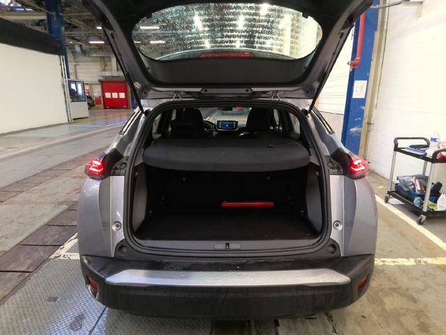 Peugeot 2008 Style 1.2L (1199cc) 100hp S&S (manual 6-speed) 