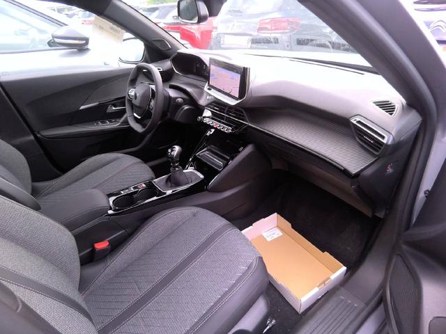 Peugeot 2008 Allure 1.2L 100hp S&S (6-speed manual) 