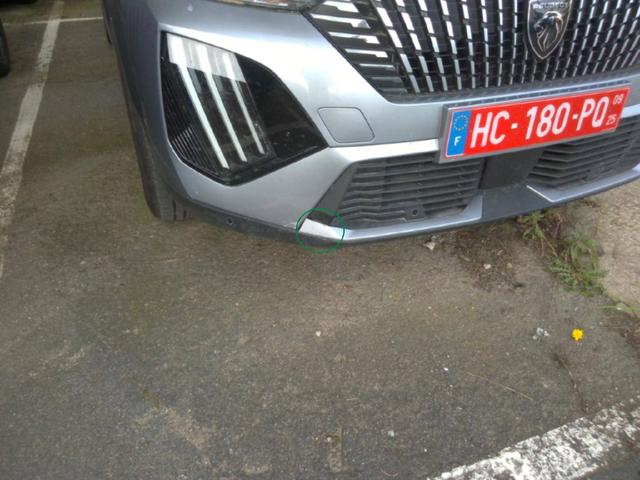 Peugeot 2008 Allure 1.2L (1199cc) gasoline 100 hp S&S, 6-speed manual 