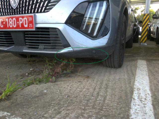 Peugeot 2008 Allure 1.2L (1199cc) gasoline 100 hp S&S, 6-speed manual 