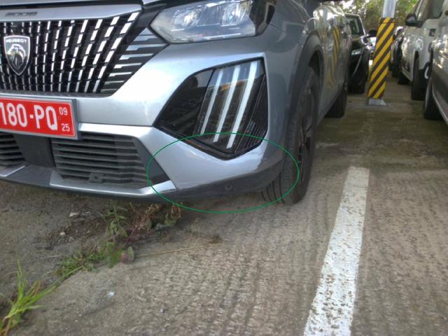 Peugeot 2008 Allure 1.2L (1199cc) gasoline 100 hp S&S, 6-speed manual 