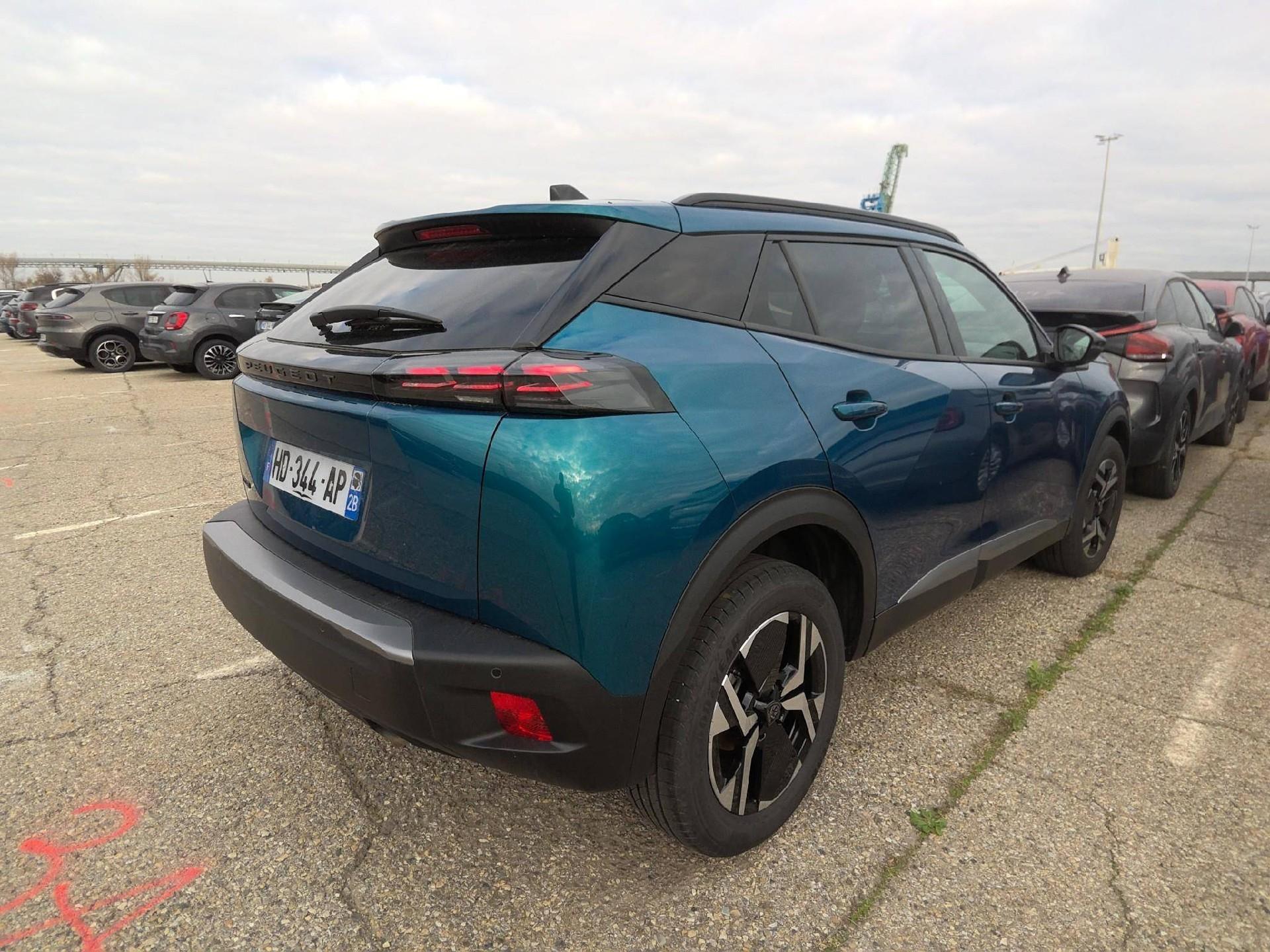 Peugeot 2008 Allure 1.2L 3-cylinder Gasoline 100hp S&S (6-speed manual) 