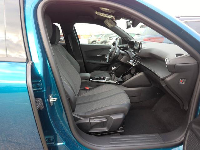 Peugeot 2008 Allure 1.2L 3-cylinder Gasoline 100hp S&S (6-speed manual) 