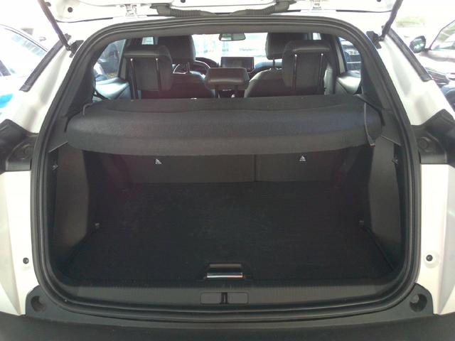 Peugeot 2008 Allure 1.2L (1199cc) Gasoline 100hp S&S, 6-speed manual 