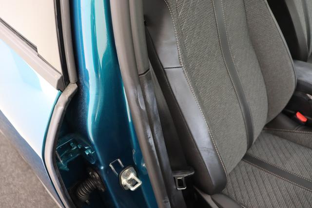 Peugeot 2008 Allure Hybrid 145 hp e-DSC6 