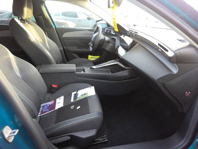 Peugeot 408 Allure Hybrid 136 e-DCS6 (1.2L) 