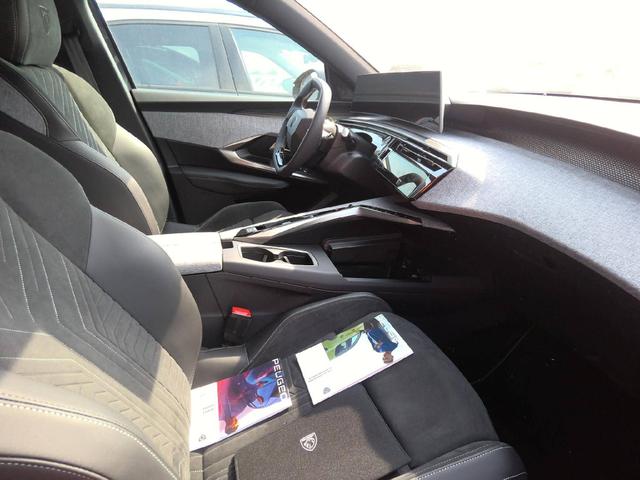 Peugeot 3008 GT Hybrid 145 (e-DCS6) 1.2L 