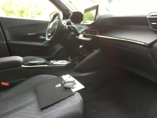 Peugeot 2008 Allure Hybrid 145 (1.2L) e-DCS6 