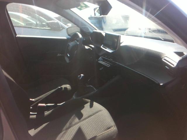 Peugeot 208 Style 1.2L (1199cc) gasoline 100 hp S&S, 6-speed manual 