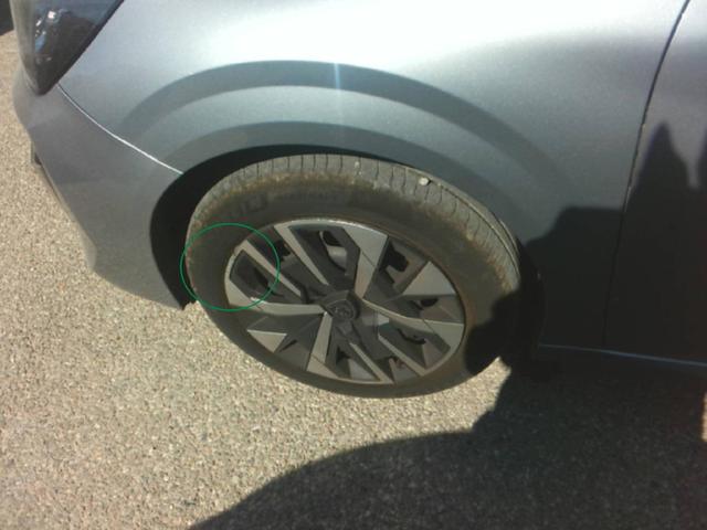 Peugeot 208 Style 1.2L (1199cc) gasoline 100 hp S&S, 6-speed manual 