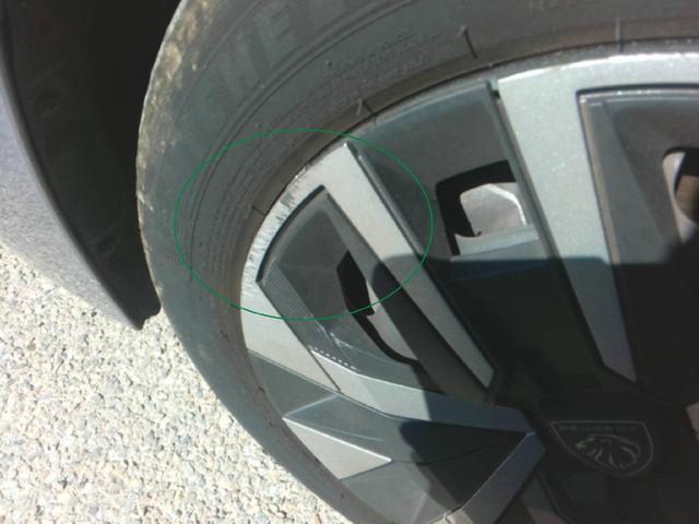 Peugeot 208 Style 1.2L (1199cc) gasoline 100 hp S&S, 6-speed manual 