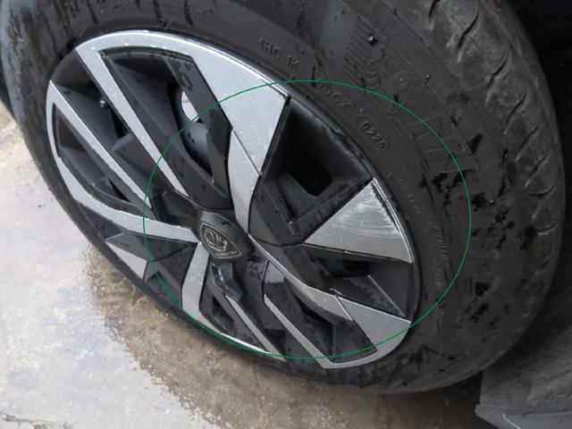 Peugeot 208 Style 1.2L (1199cc) 100 hp S&S, 6-speed manual 