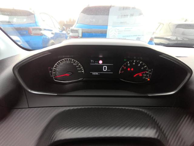 Peugeot 208 Style 1.2L 3-cylinder 100 hp S&S (6-speed manual) 