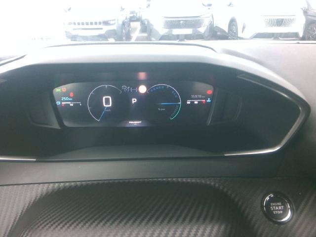 Peugeot 2008 Allure Hybrid 145 e-DCS6 (1.2L) 