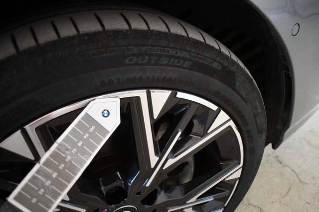 BMW 1er 1 Serie M Sport Design 120d 163 hp (120 kW) Diesel mild-hybrid, 7-speed DKG dual-clutch automatic, 2.0L (1995 cc) I4 TwinPower Turbo 