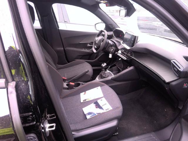 Peugeot 2008 Style 1.2L (1199cc) 100 hp S&S (3-cyl) with 6-speed manual 