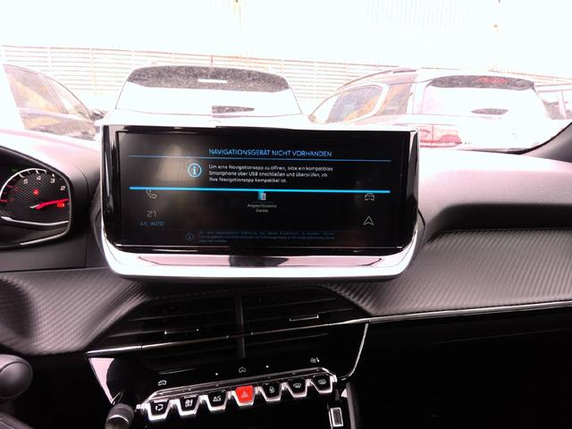 Peugeot 2008 Style 1.2L (1199cc) 100 hp S&S (3-cyl) with 6-speed manual 