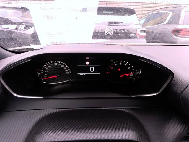 Peugeot 2008 Style 1.2L (1199cc) 100 hp S&S (3-cyl) with 6-speed manual 