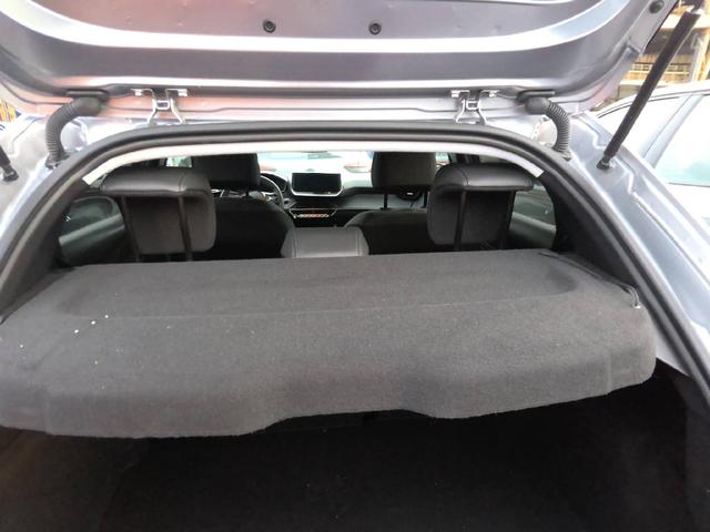 Peugeot 208 Allure 1.2L (1199cc) Gasoline 100 hp S&S, 6-speed manual 