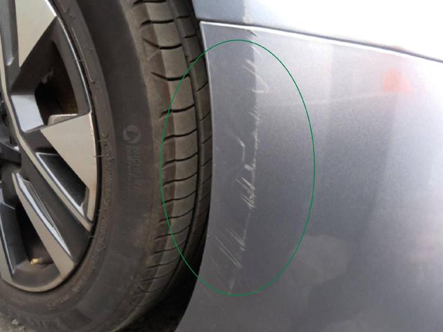 Peugeot 208 Allure 1.2L (1199cc) Gasoline 100 hp S&S, 6-speed manual 