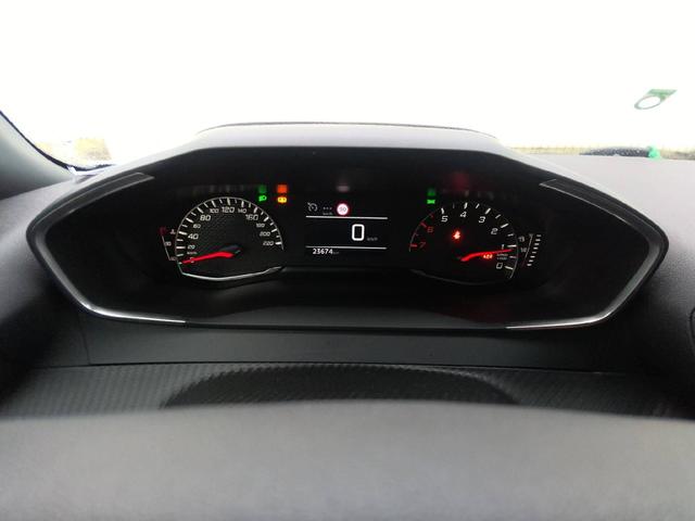 Peugeot 2008 Style 1.2L (1199cc) gasoline 100 hp S&S, 6-speed manual 