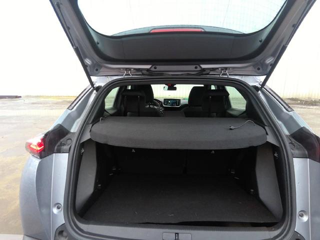 Peugeot 2008 Style 1.2L (1199cc) gasoline 100 hp S&S, 6-speed manual 