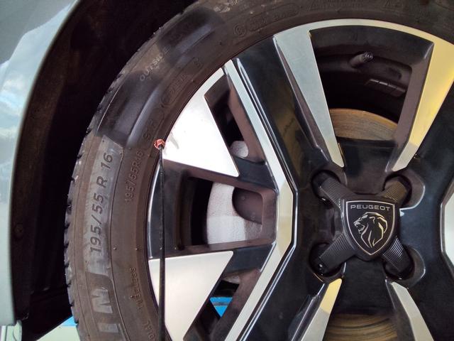 Peugeot 208 Allure 1.2L 100 hp (S&S) 