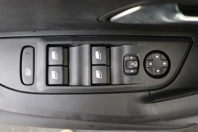 Peugeot 2008 Allure Hybrid 145 hp e-DSC6 