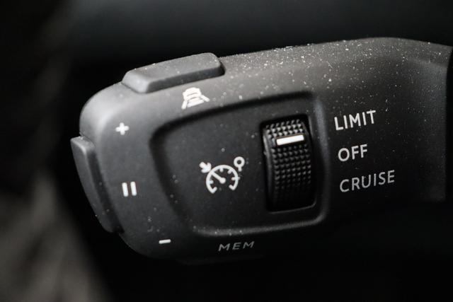 Peugeot 2008 Allure Hybrid 145 hp e-DSC6 