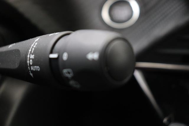 Peugeot 2008 Allure Hybrid 145 hp e-DSC6 