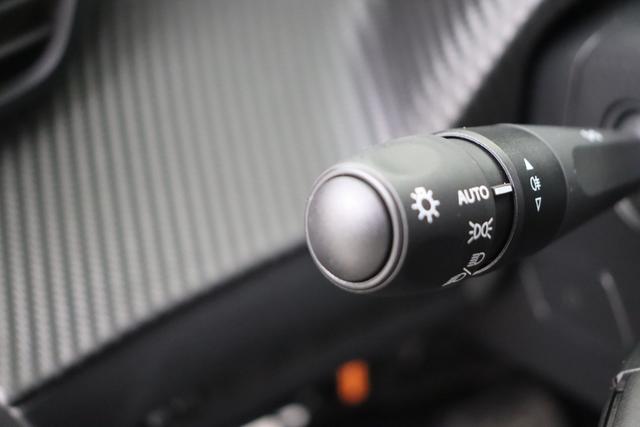 Peugeot 2008 Allure Hybrid 145 hp e-DSC6 