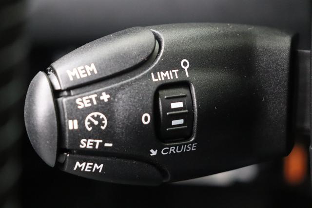 Peugeot 2008 Allure Hybrid 145 hp e-DSC6 