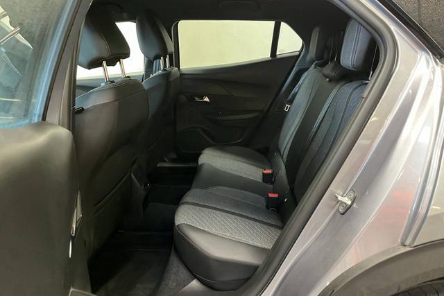 Peugeot 2008 Allure Hybrid 145 e-DCS6 (1.2L, 3-cylinder) 