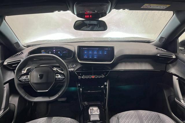 Peugeot 2008 Allure Hybrid 145 e-DCS6 (1.2L, 3-cylinder) 