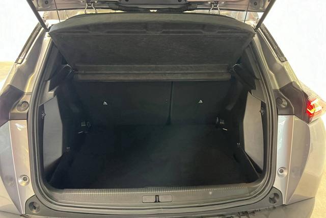 Peugeot 2008 Allure Hybrid 145 e-DCS6 (1.2L, 3-cylinder) 
